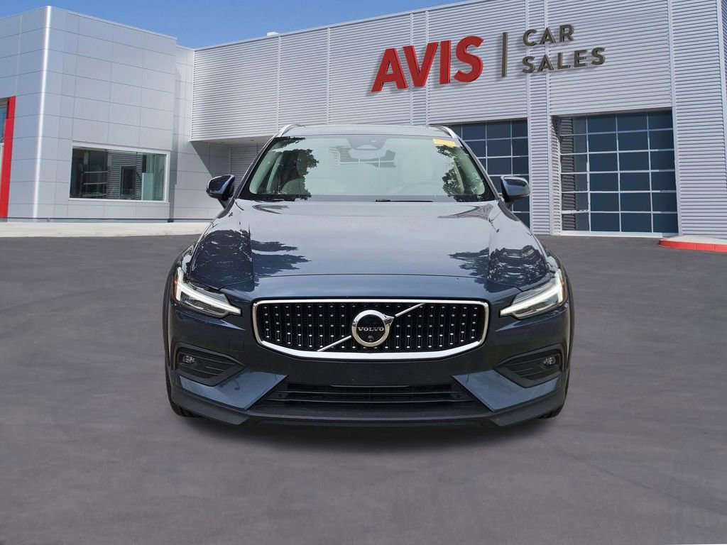 Used 2025 Volvo V60 B5 Cross Country Plus AWD/4WD image 10