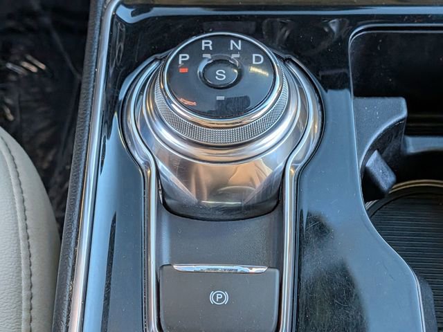 Used 2019 Ford Edge Titanium w/ Cold Weather Package FWD image 25