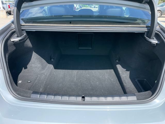 Used 2025 BMW 740i xDrive AWD/4WD image 31
