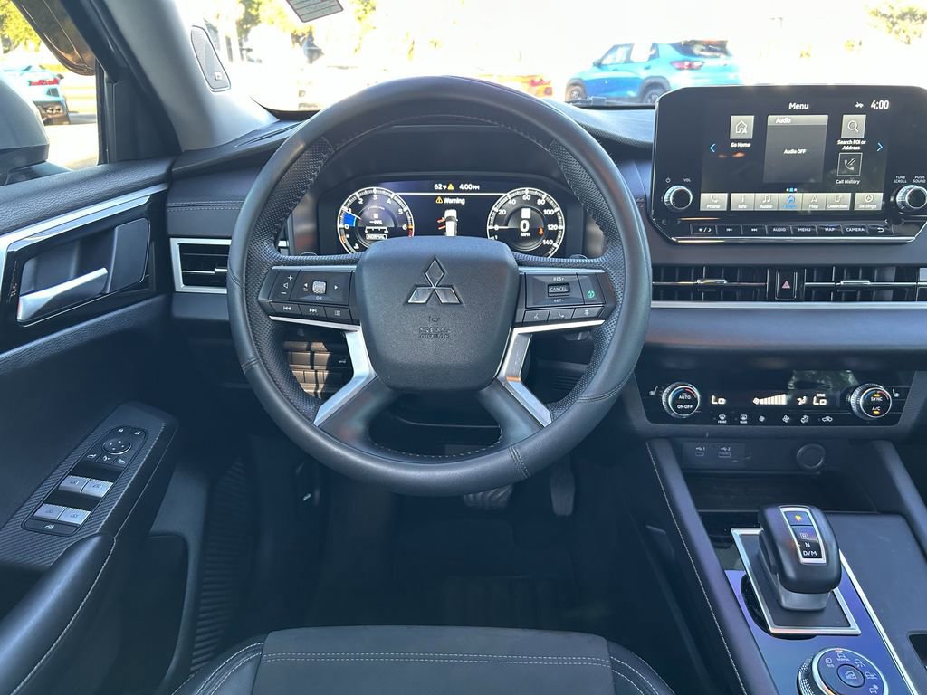 Used 2023 Mitsubishi Outlander SE image 12