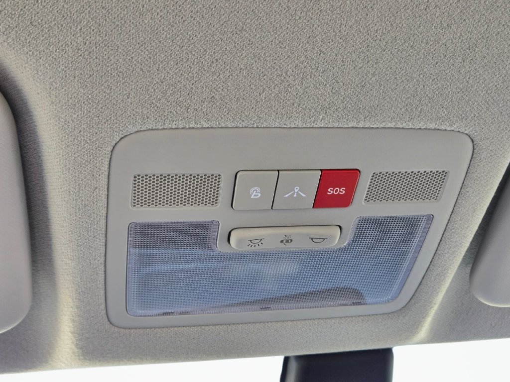 Certified 2024 Hyundai Venue Limited FWD image 30