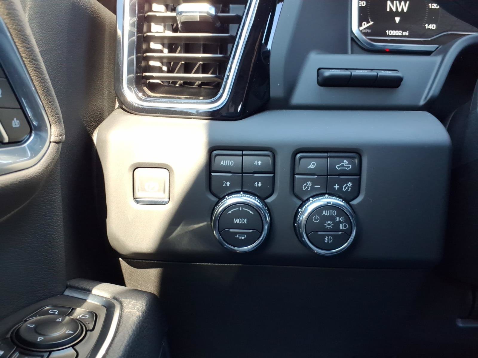 Used 2025 GMC Sierra 2500 Denali w/ Max Trailering Package AWD/4WD image 27