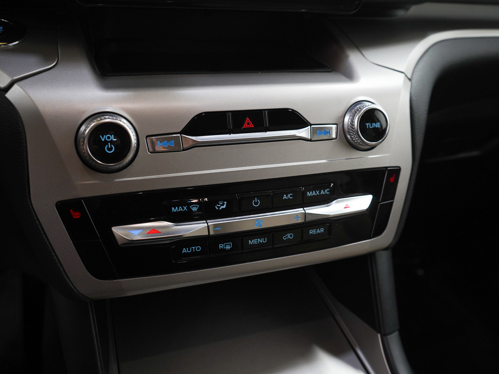 Used 2021 Ford Explorer XLT image 22