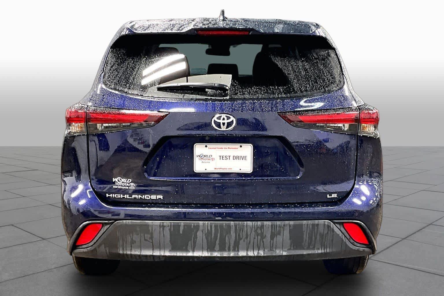 Used 2025 Toyota Highlander LE FWD image 5