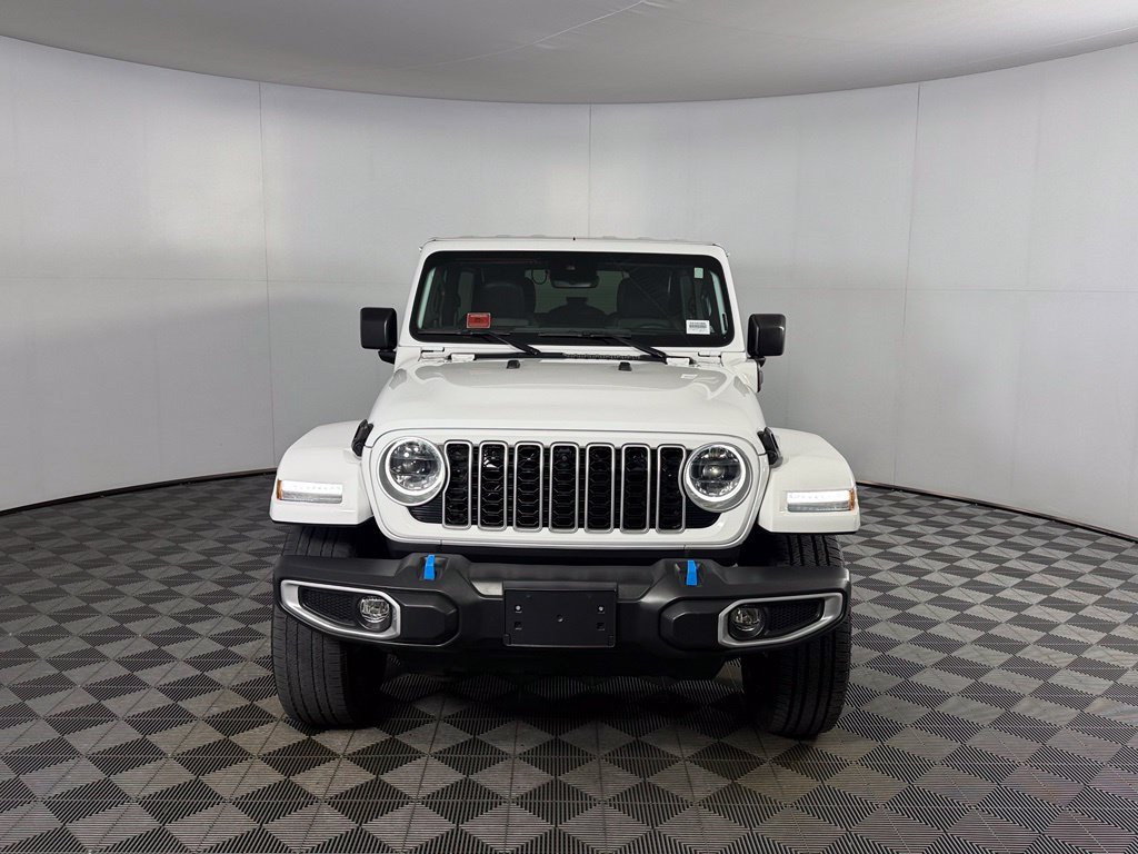 Used 2024 Jeep Wrangler Unlimited Sahara w/ Technology Group AWD/4WD image 2