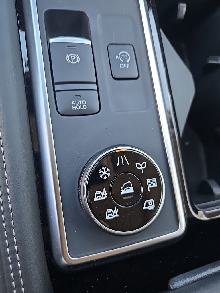 New 2026 Nissan Pathfinder Platinum image 9