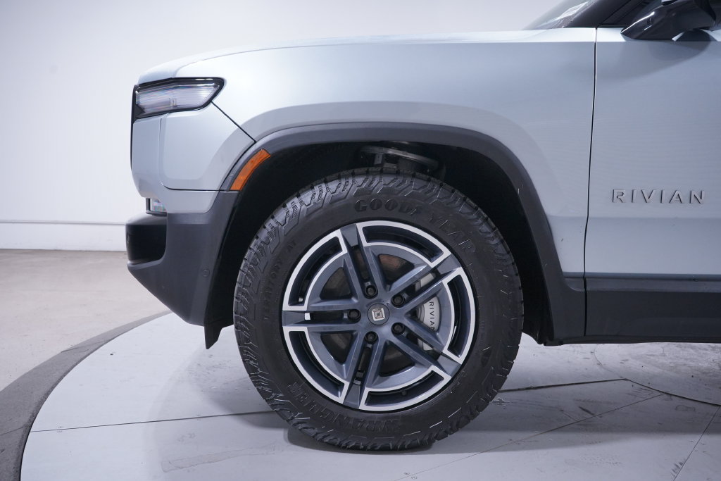 Used 2026 Rivian R1S Adventure Dual AWD/4WD image 2
