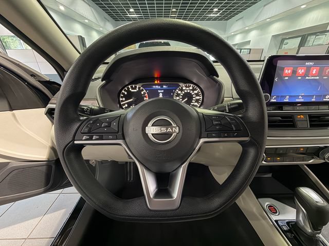 Used 2025 Nissan Altima 2.5 SV FWD image 16