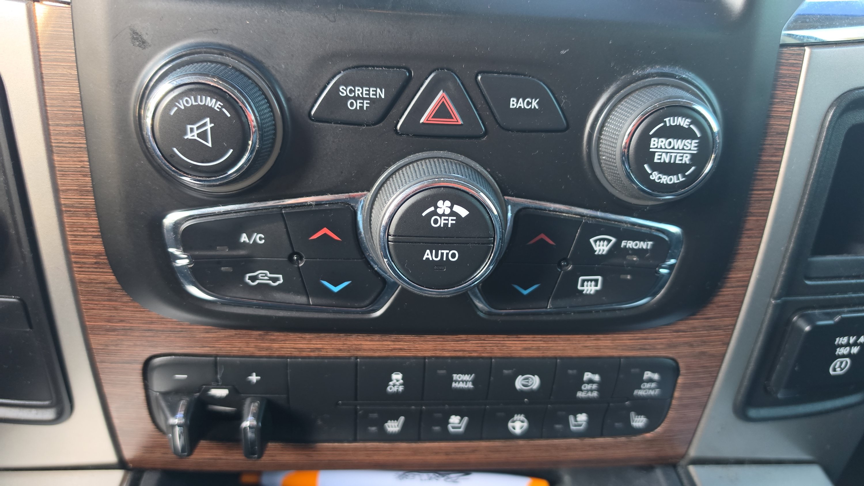Used 2018 RAM 2500 Laramie w/ Convenience Group AWD/4WD image 19