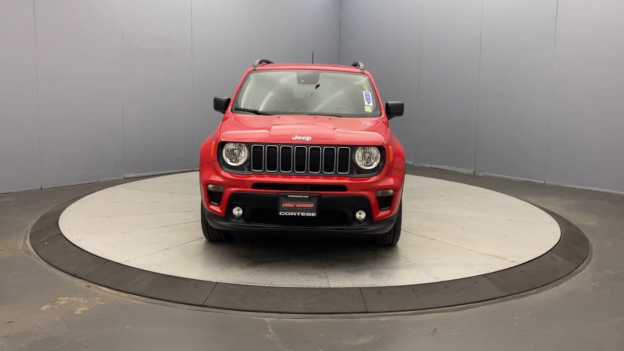 Used 2022 Jeep Renegade Latitude AWD/4WD image 8
