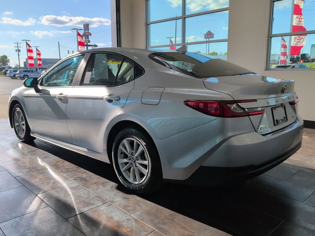 Used 2025 Toyota Camry LE FWD image 5