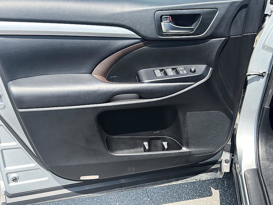 Used 2018 Toyota Highlander XLE FWD image 20