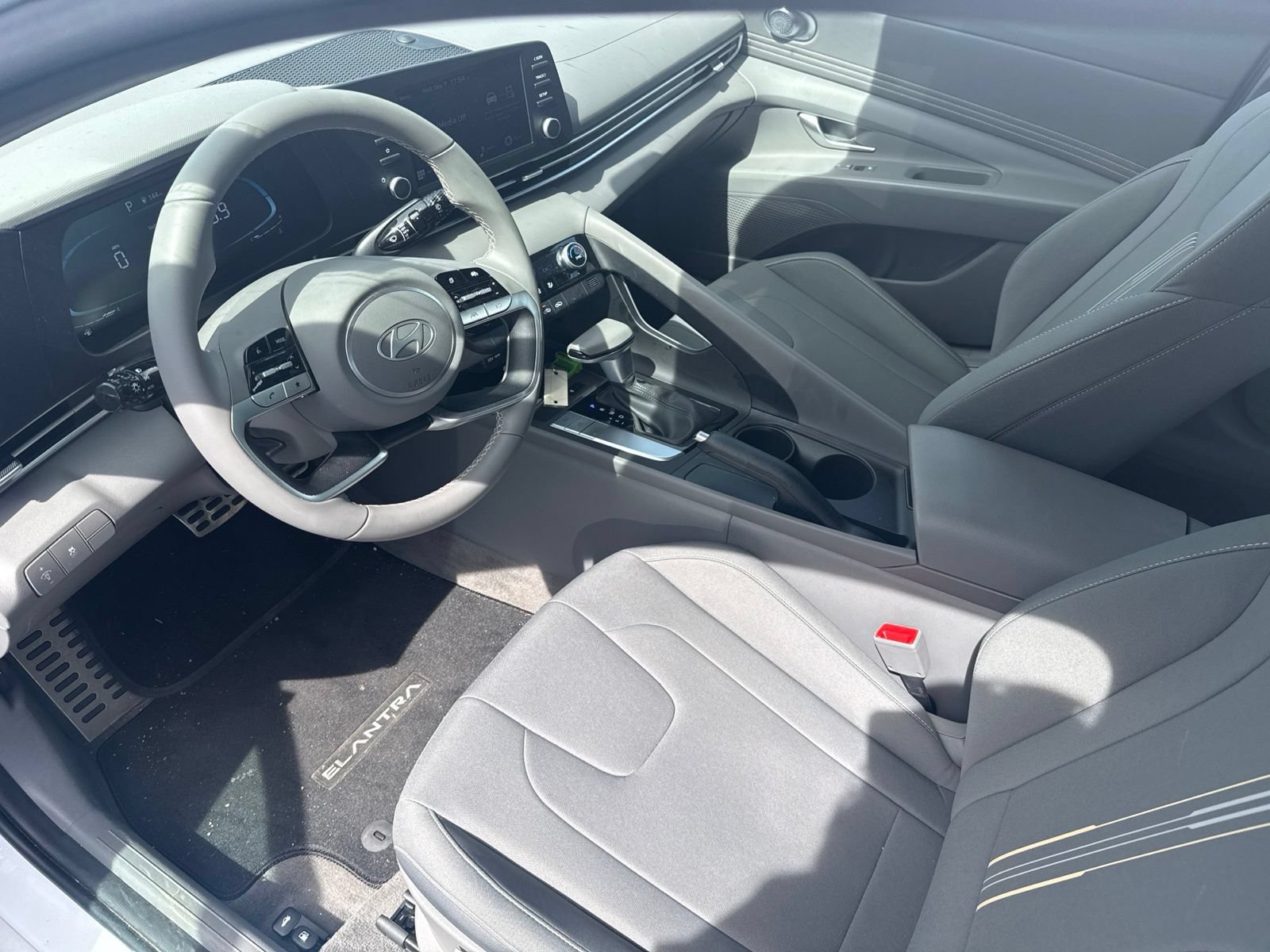 Used 2025 Hyundai Elantra Sport w/ Cargo Package FWD image 4