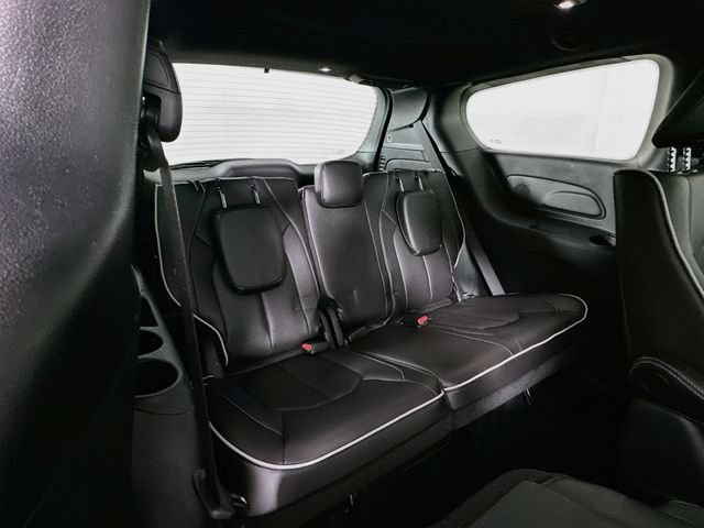 Used 2025 Chrysler Pacifica Premium FWD image 28