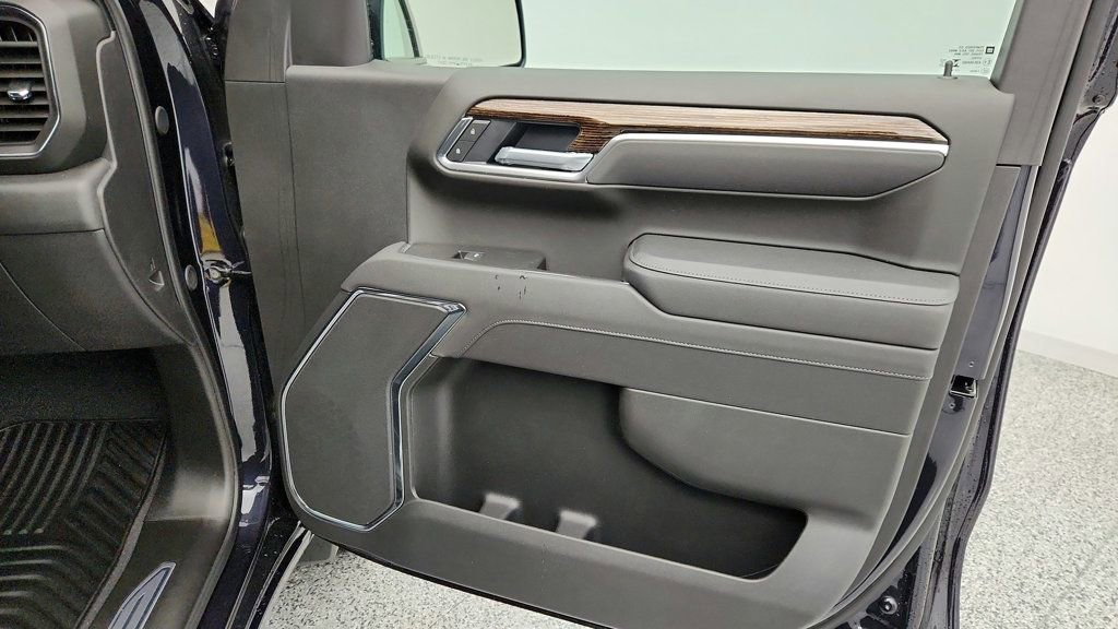 Used 2025 GMC Sierra 1500 Elevation image 24