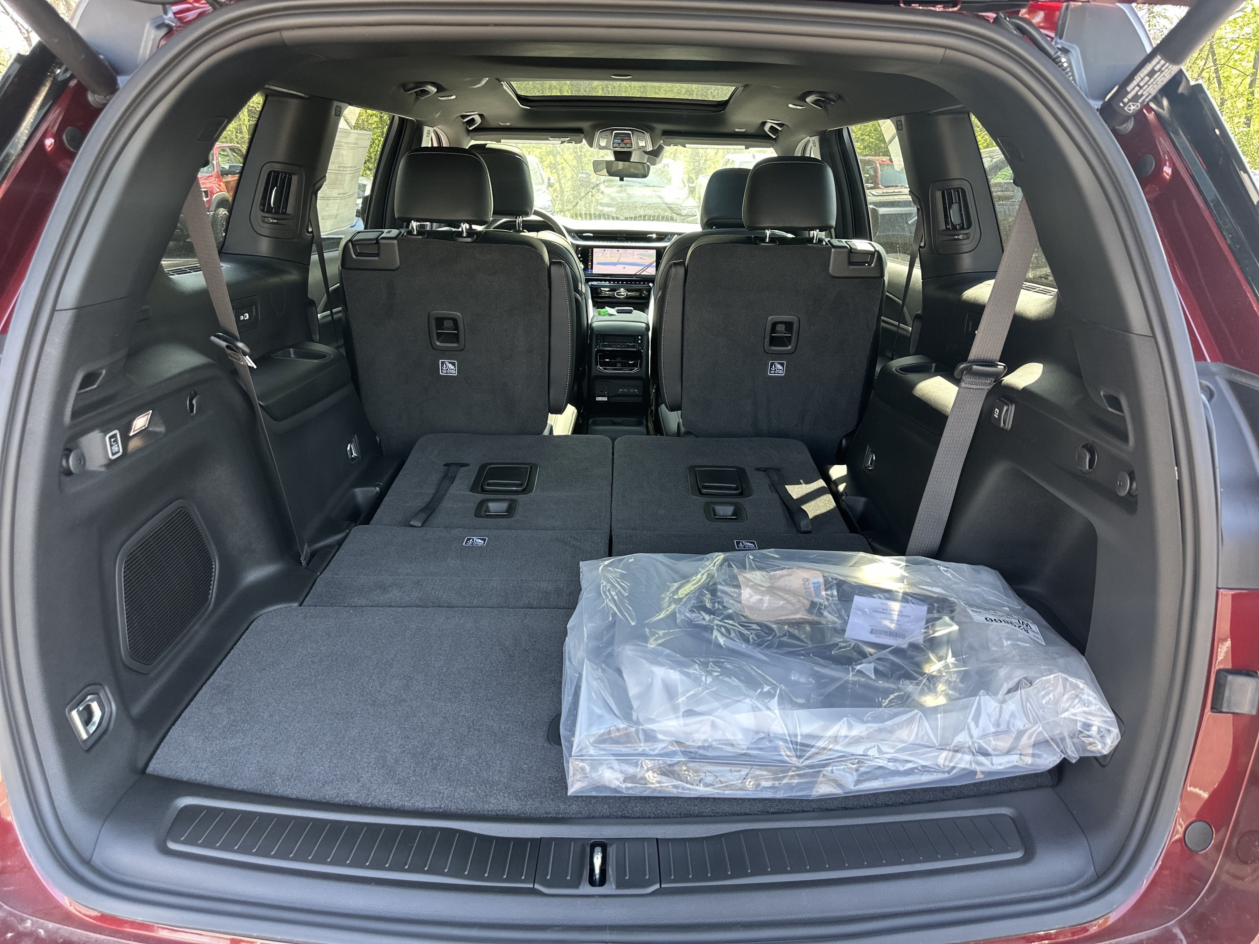 New 2026 Jeep Grand Cherokee L Limited w/ Limited Altitude Package AWD/4WD image 14