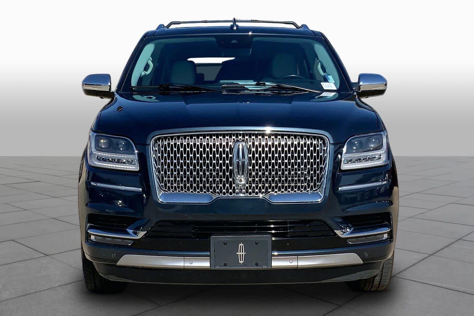 Used 2021 Lincoln Navigator L Black Label w/ Cargo Convenience Package AWD/4WD image 4