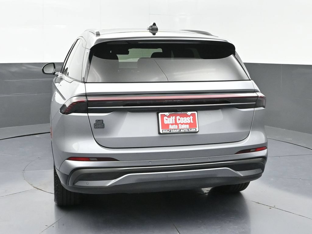Used 2025 Lincoln Nautilus Reserve AWD/4WD image 32