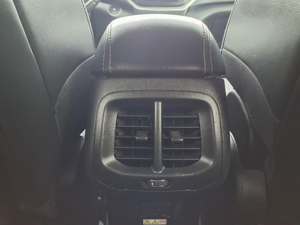 Used 2018 Jeep Cherokee Latitude Plus w/ Comfort/Convenience Group image 23