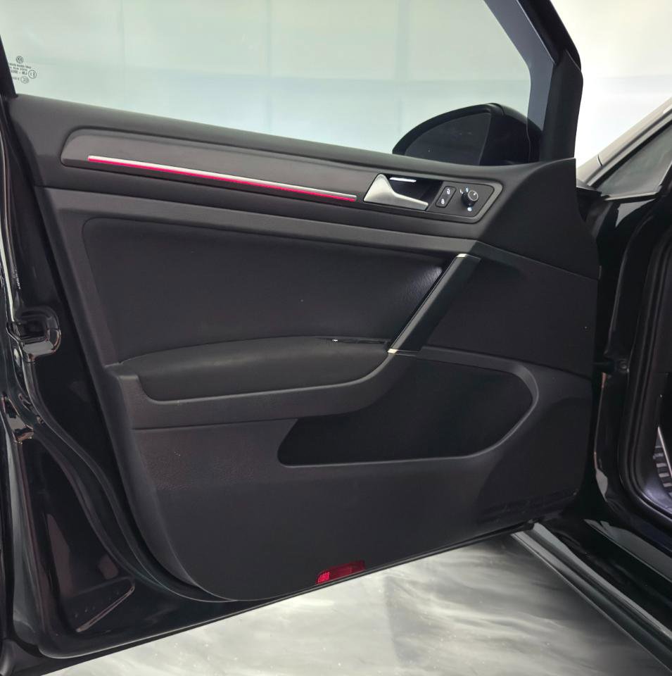 Used 2019 Volkswagen GTI SE FWD image 18