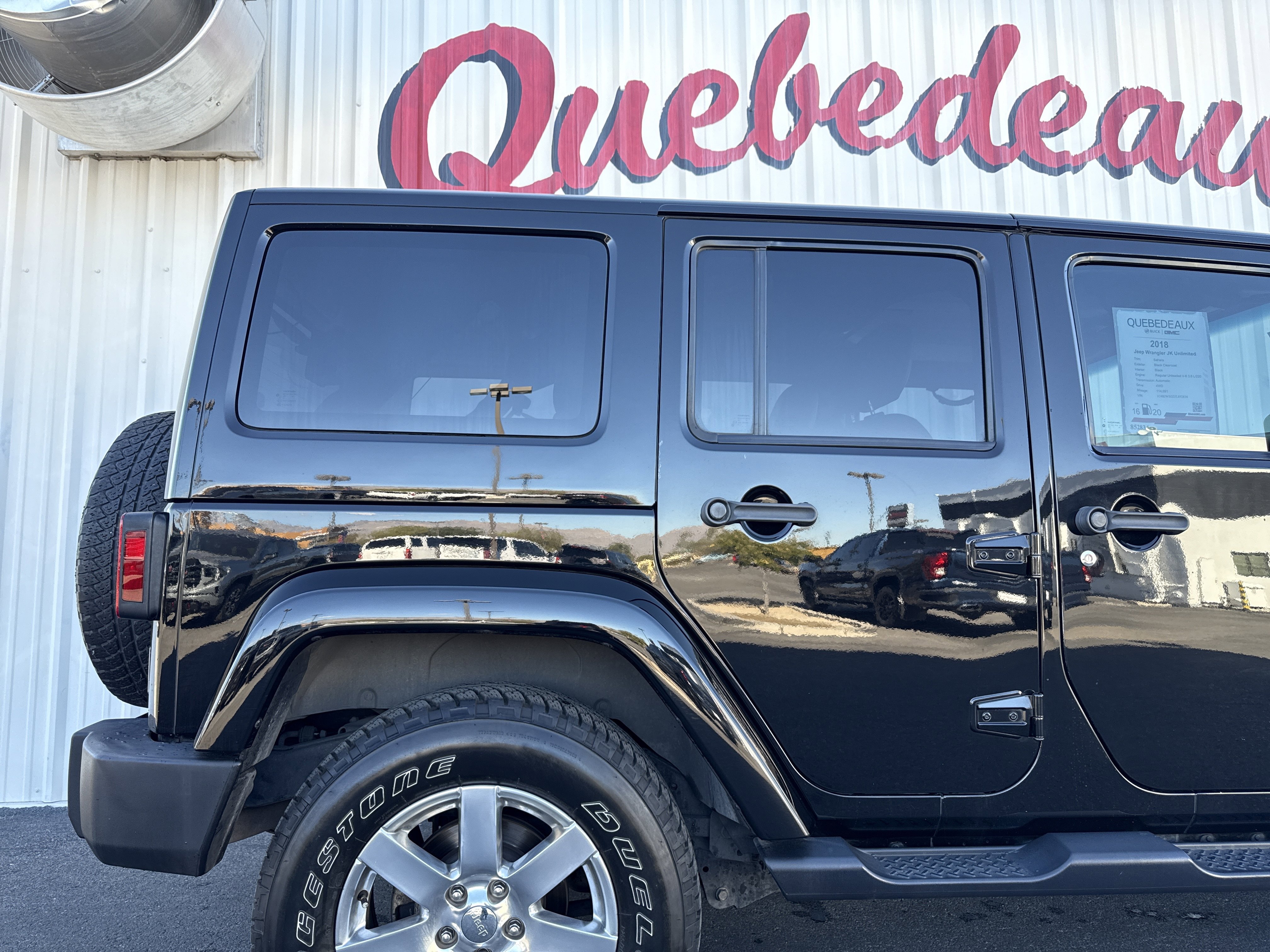 Used 2018 Jeep Wrangler Unlimited Sahara w/ Connectivity Group image 33
