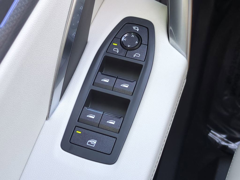 Used 2026 BMW X1 xDrive28i w/ Technology Package image 12