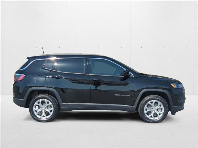 New 2024 Jeep Compass Latitude AWD/4WD image 8