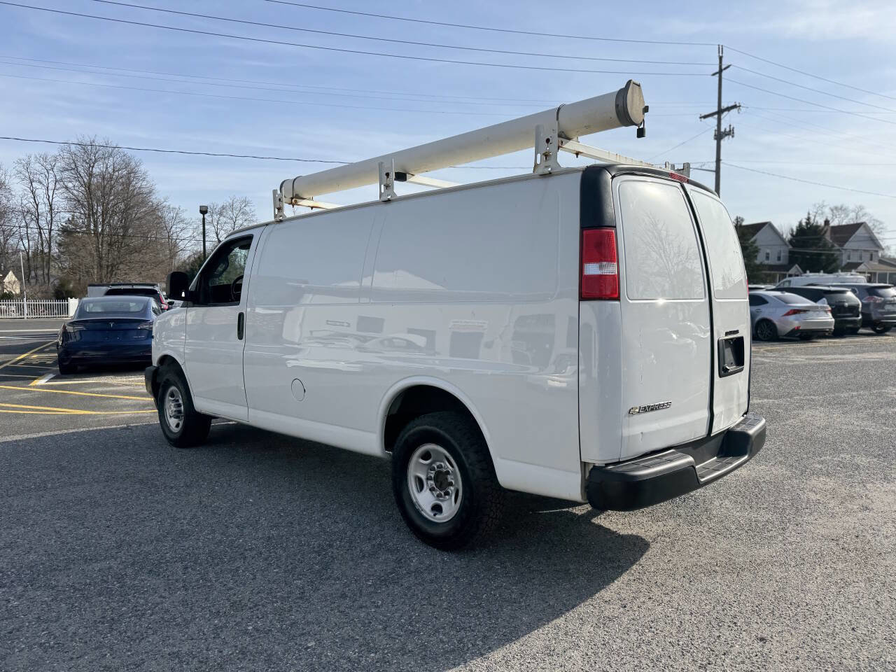 Used 2019 Chevrolet Express 3500 w/ Driver Convenience Package RWD image 19