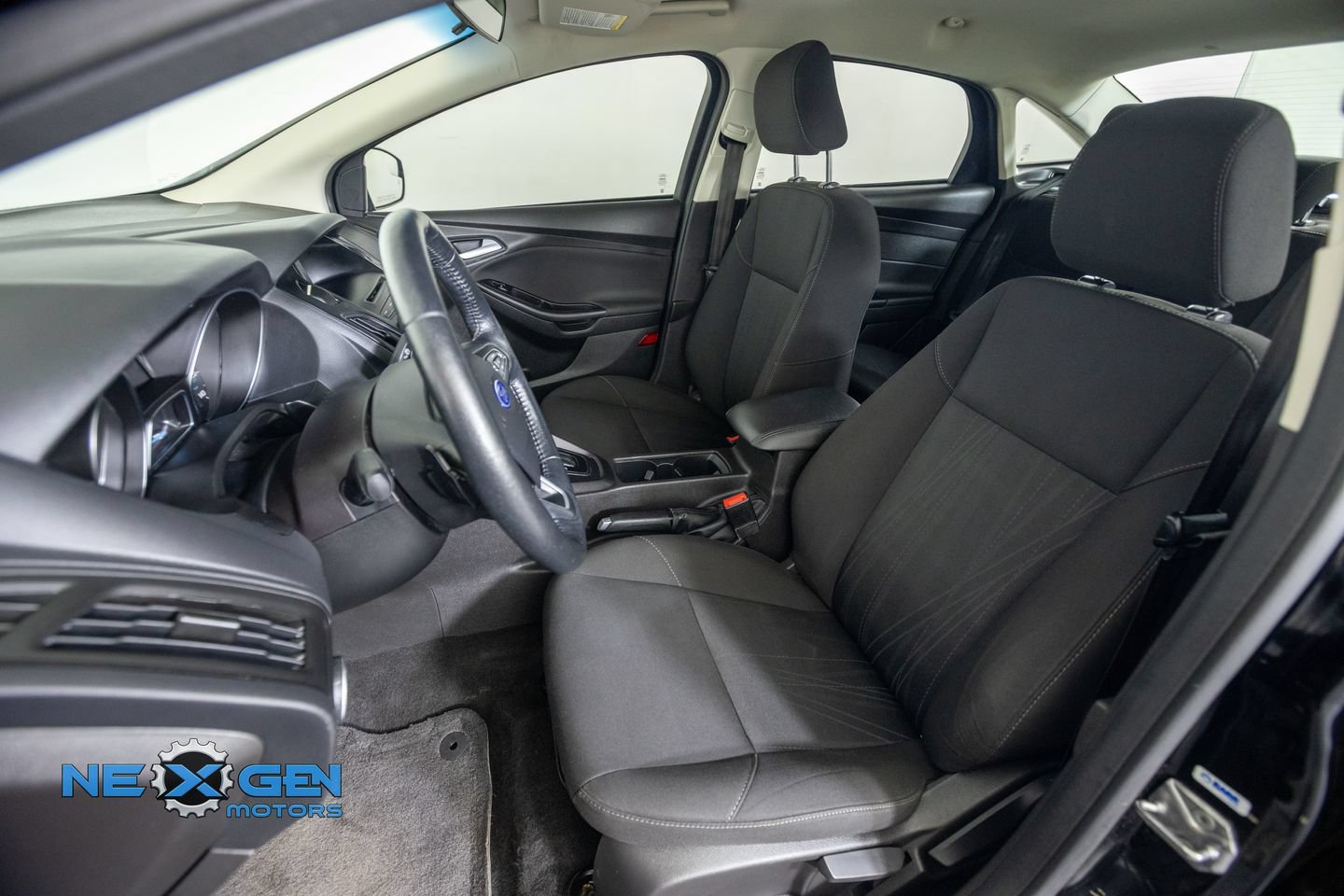 Used 2017 Ford Focus SE w/ SE Sport Package FWD image 22