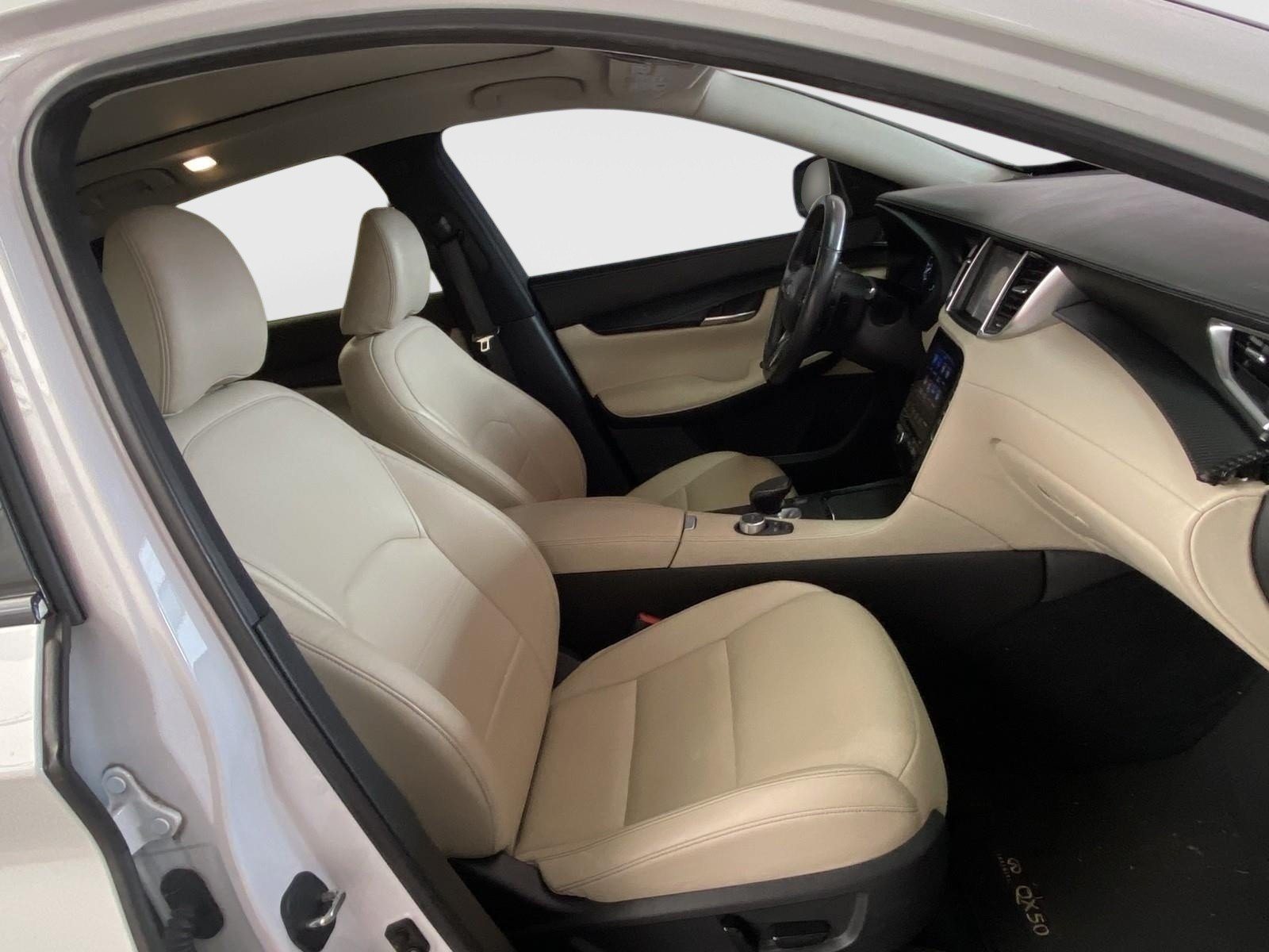 Used 2019 INFINITI QX50 Luxe AWD/4WD image 9