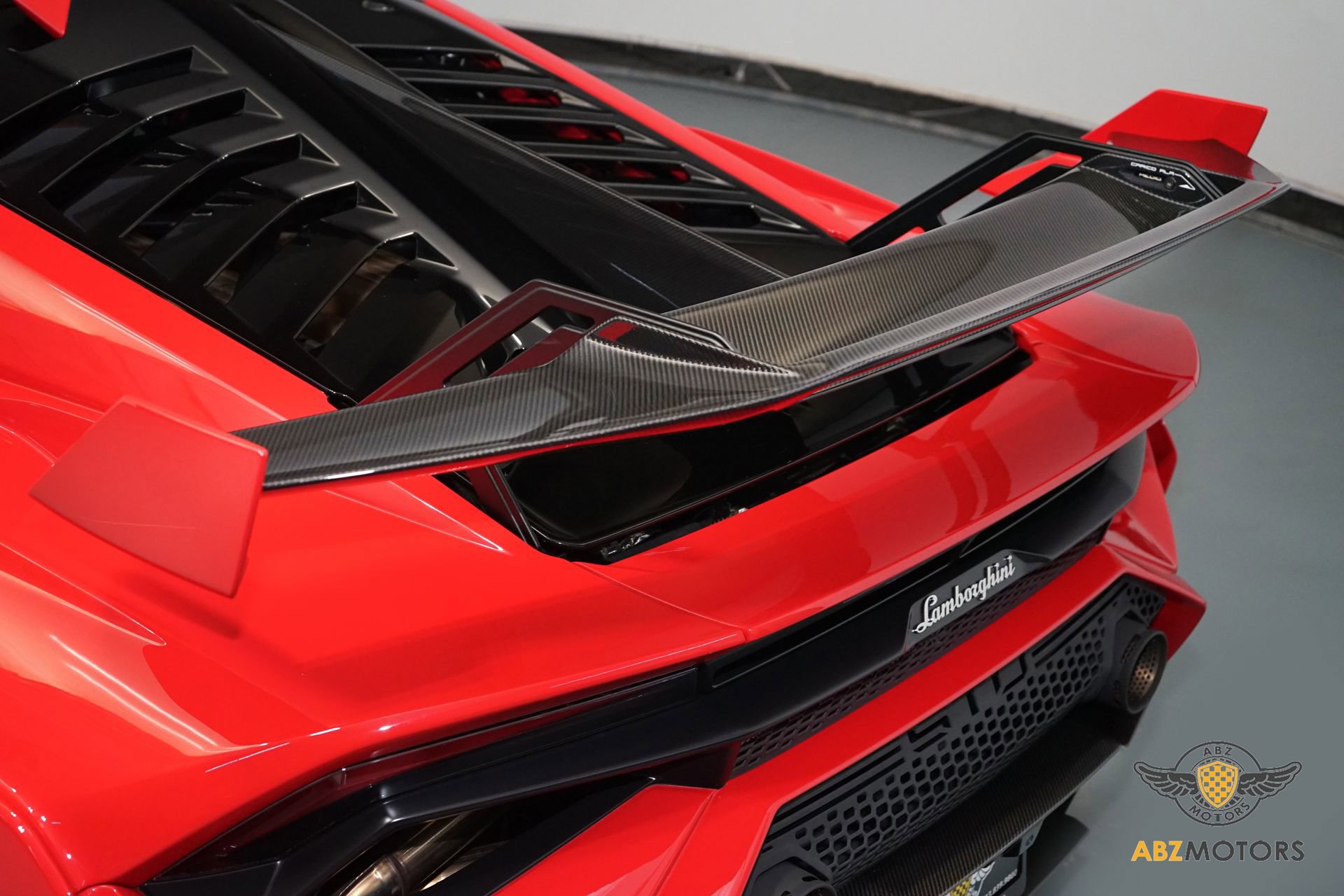 Used 2023 Lamborghini Huracan STO image 11