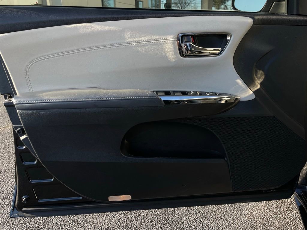 Used 2013 Toyota Avalon XLE image 23