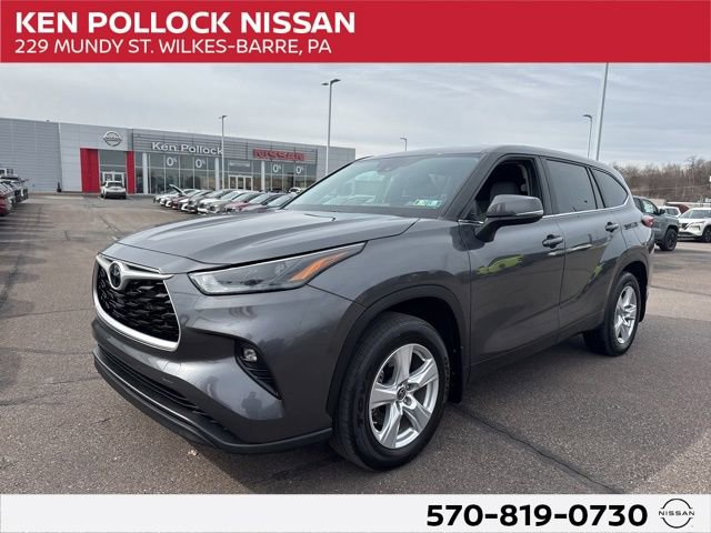 Used 2023 Toyota Highlander LE image 1