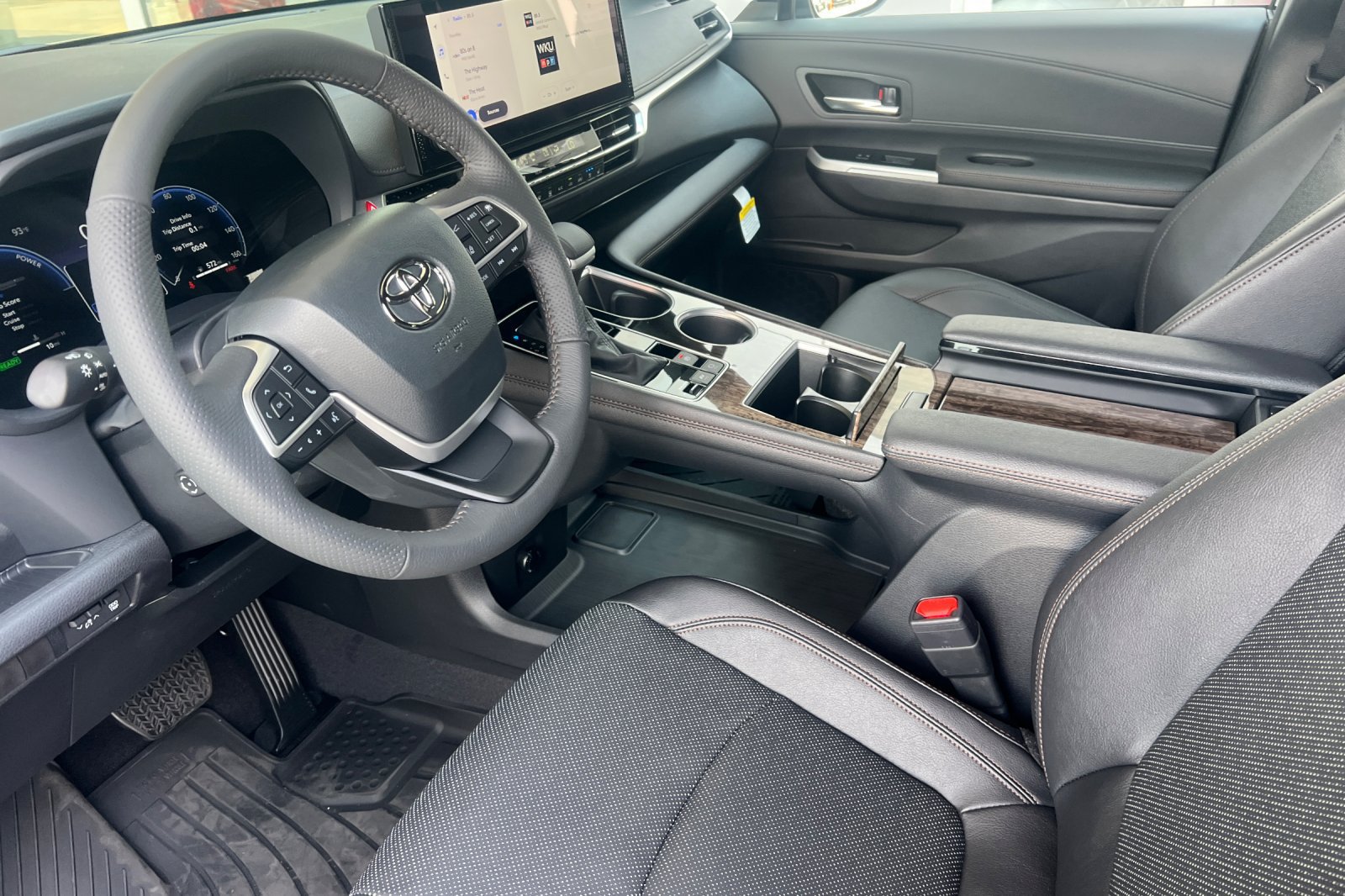 New 2026 Toyota Sienna Limited AWD/4WD image 7