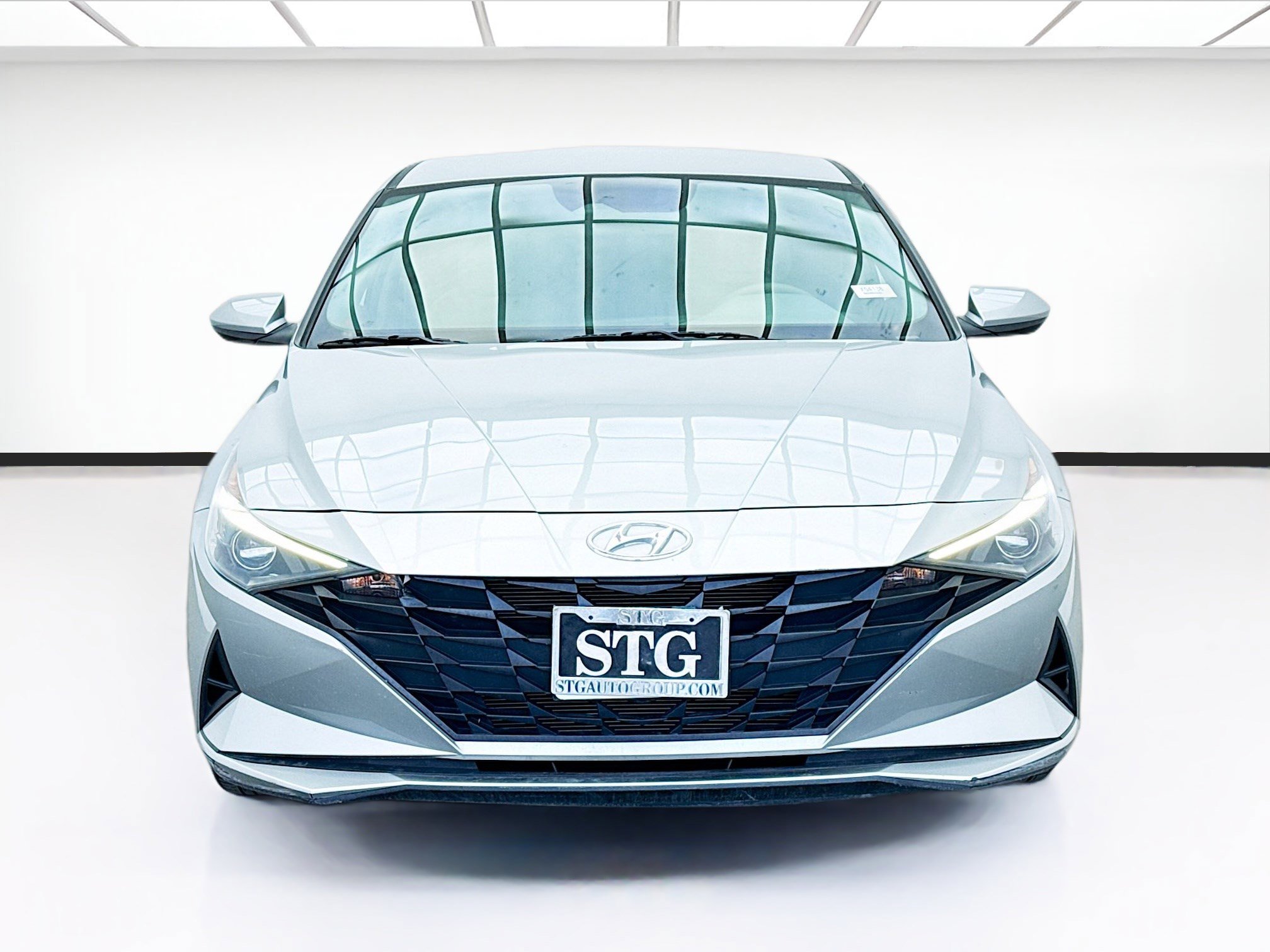 Used 2022 Hyundai Elantra SE image 2