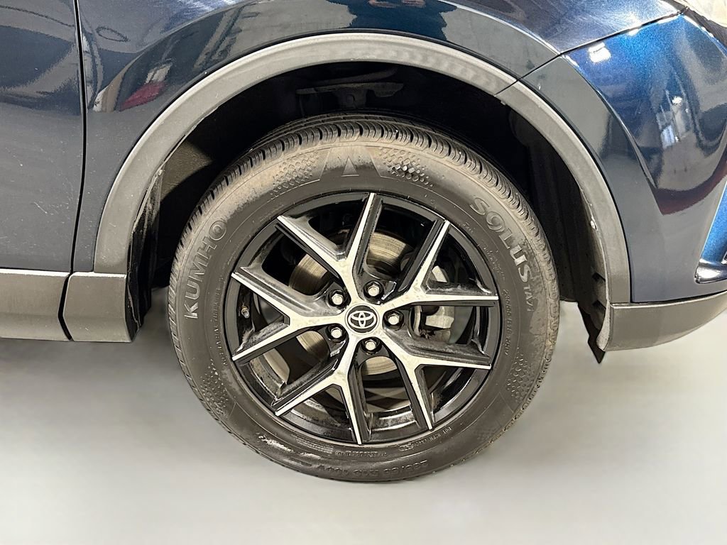 Used 2017 Toyota RAV4 SE image 12