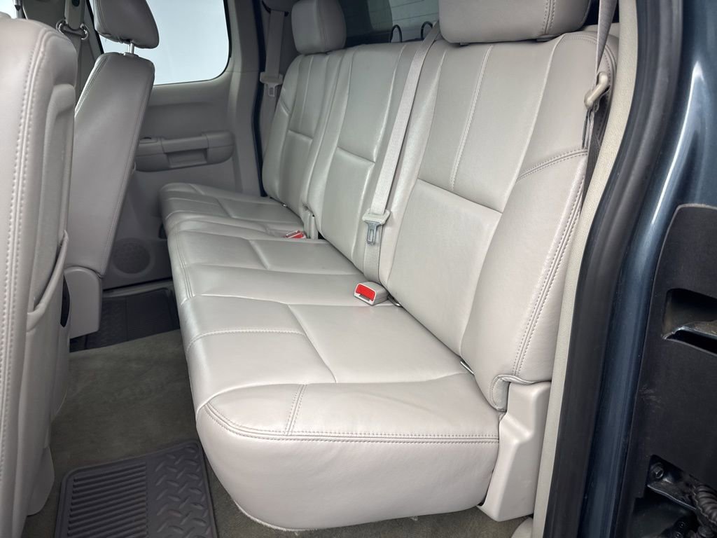 Used 2011 Chevrolet Silverado 2500 LTZ AWD/4WD image 31