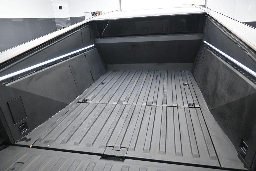 Used 2024 Tesla Cybertruck AWD Crew Cab image 26
