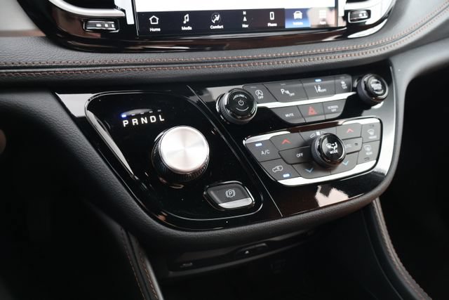 New 2026 Chrysler Pacifica Pinnacle FWD image 17