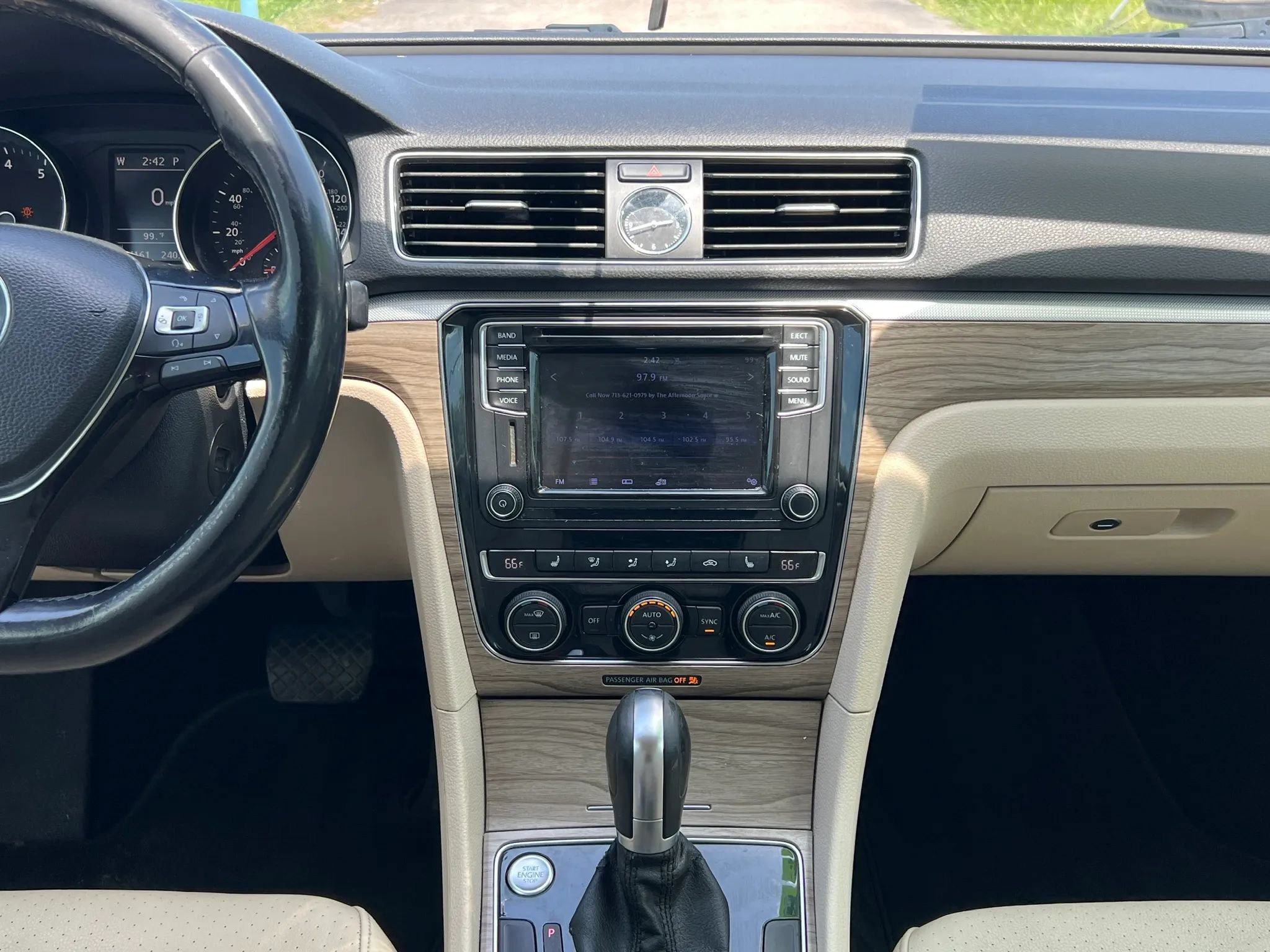 Used 2017 Volkswagen Passat 1.8T SE FWD image 19