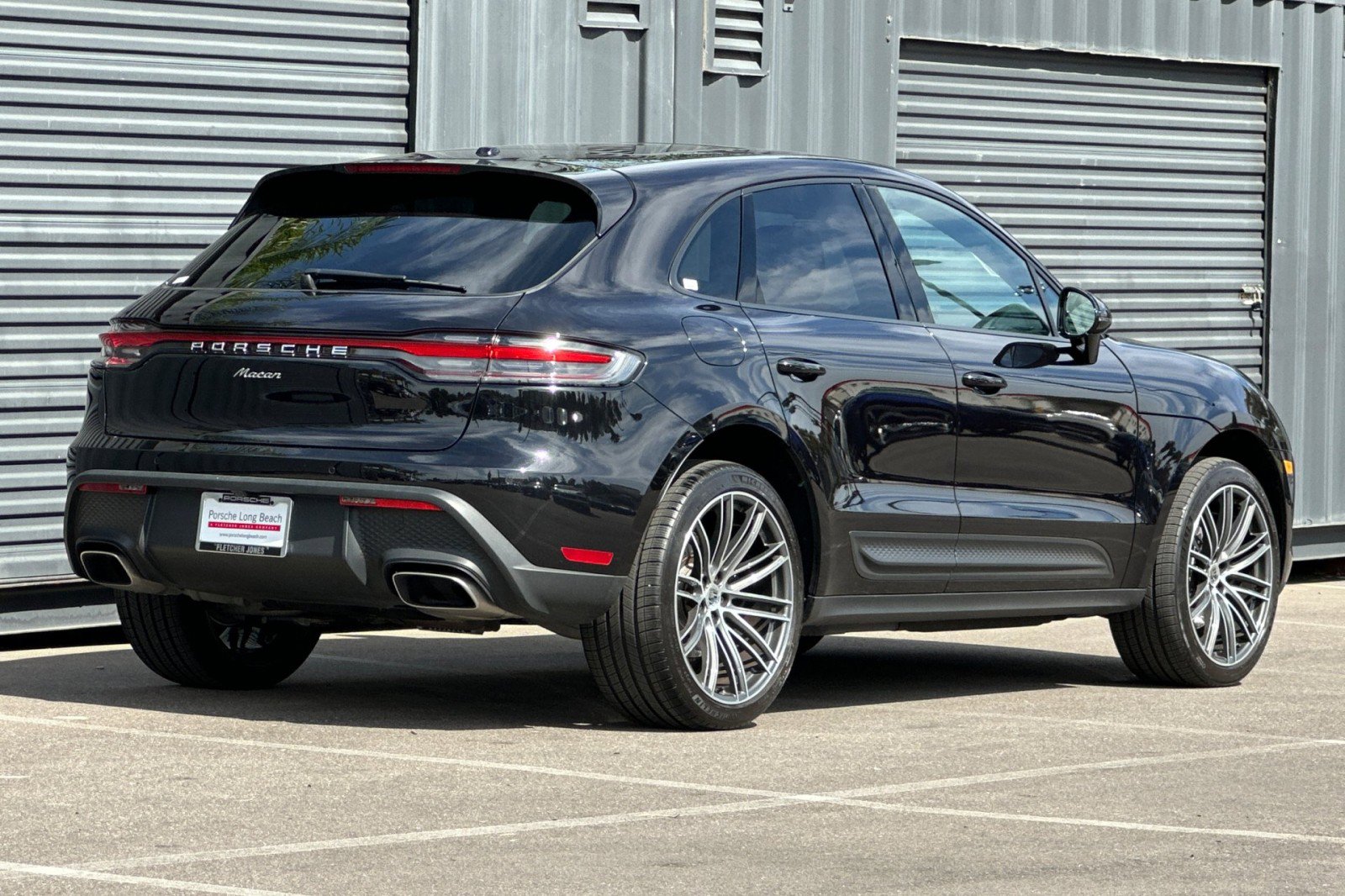 Certified 2025 Porsche Macan image 8