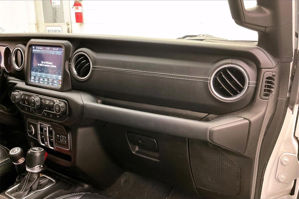 Used 2018 Jeep Wrangler Unlimited Sahara image 14