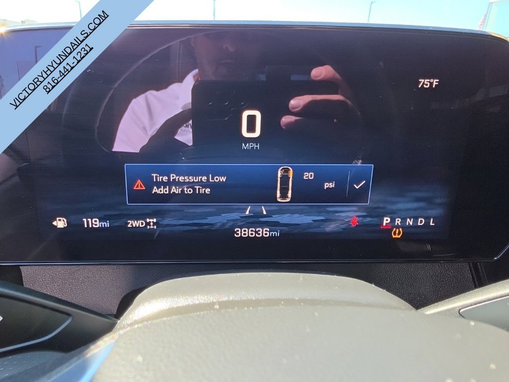 Used 2025 Chevrolet Traverse LT AWD/4WD image 17