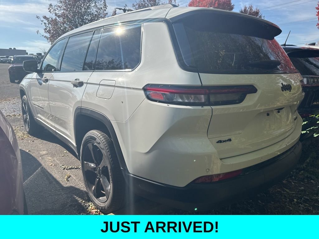 Used 2025 Jeep Grand Cherokee L Limited w/ Black Appearance Package image 3