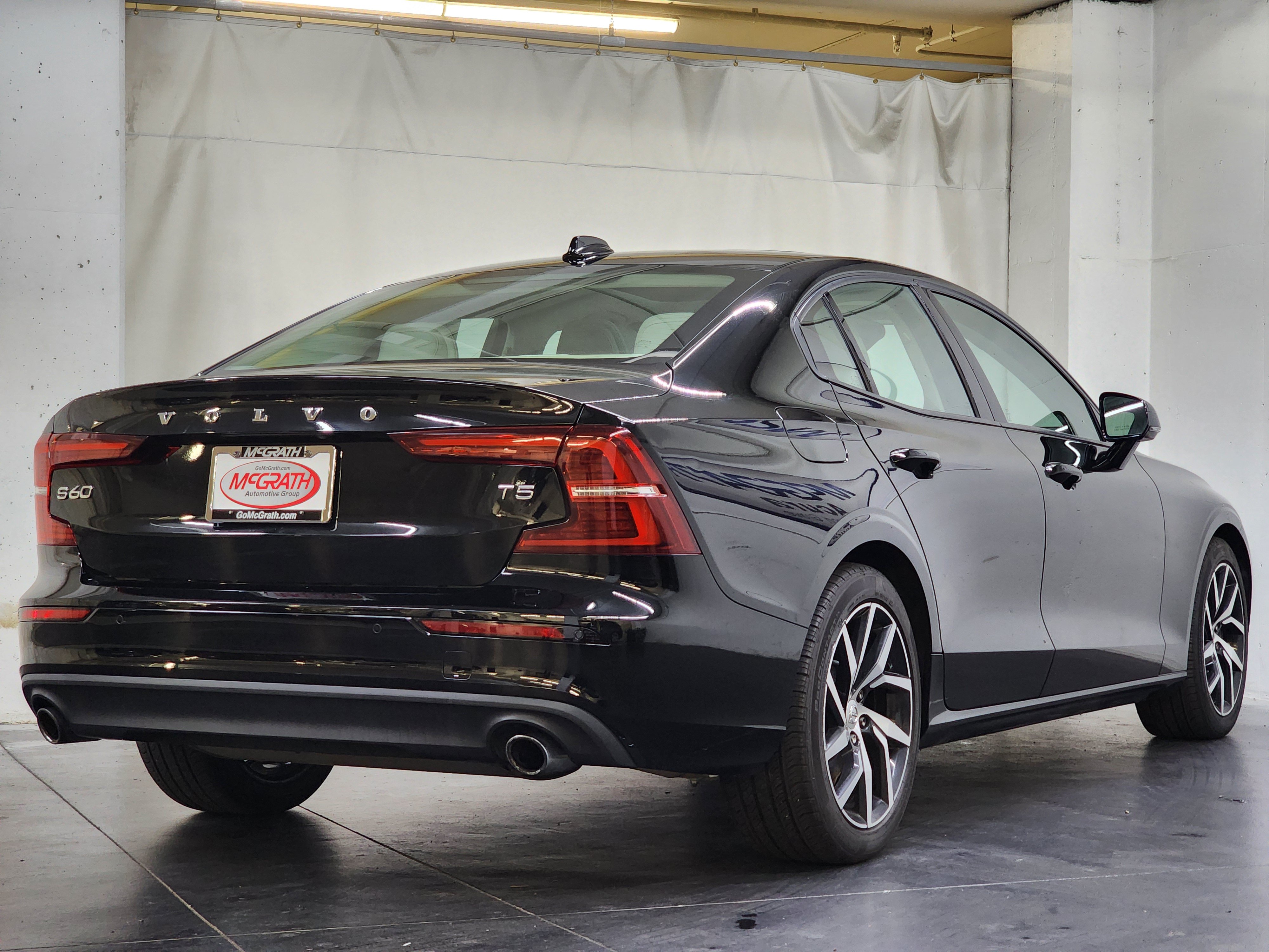 Used 2020 Volvo S60 T5 Momentum w/ Protection Package FWD image 5