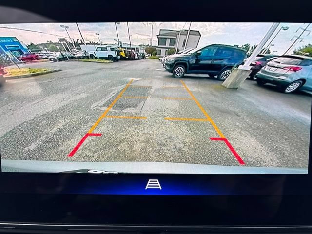 Used 2025 Chevrolet Trax LT w/ LT Convenience Package FWD image 23
