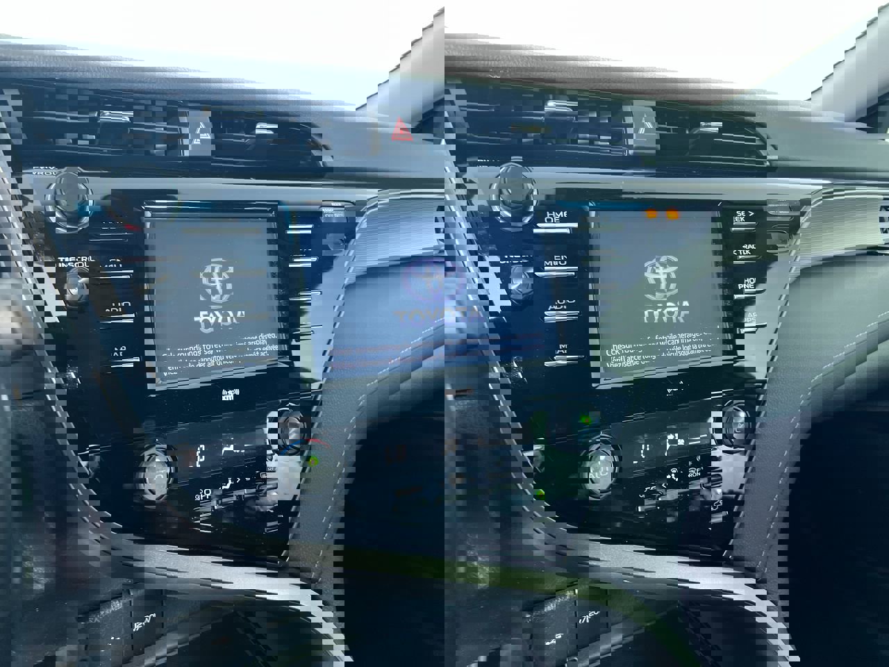 Used 2020 Toyota Camry SE image 25