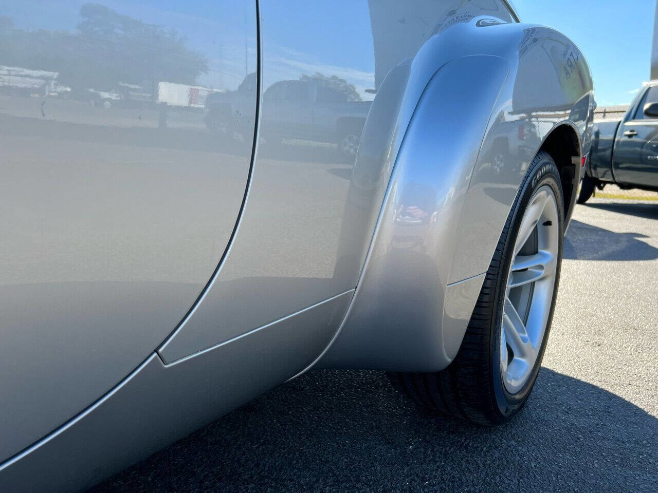 Used 2004 Chevrolet SSR w/ Preferred Equipment Group RWD image 35