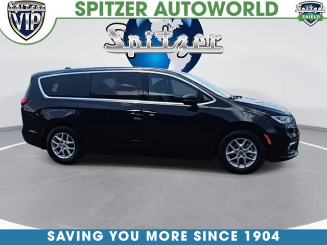 Used 2025 Chrysler Pacifica Select FWD image 9