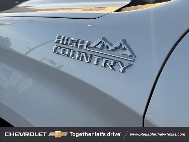 Used 2025 Chevrolet Silverado 1500 High Country w/ High Country Premium Package AWD/4WD image 11